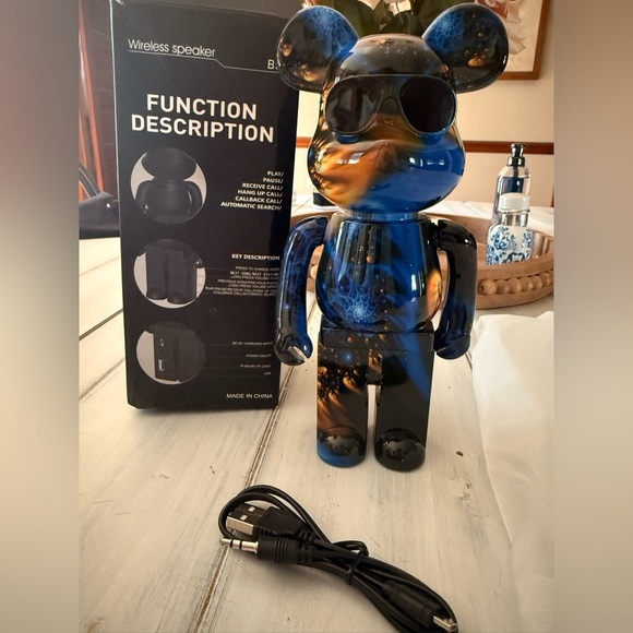 B5+ Mini Bearbrick Bear Painted Graffiti Wireless BT Speaker - Picture 2 of 4